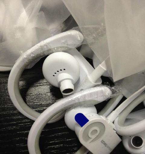 揭秘魔声Powerbeats2的震撼音质与出色性能（音乐娱乐的完美伴侣，让音乐愈发动听）