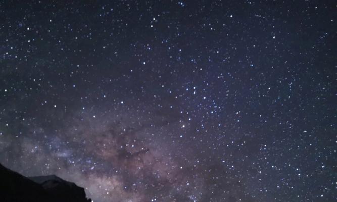 华为Mate10手机拍摄星空的技巧与教程（华为Mate10手机通过摄影技巧揭示壮丽星空美景）